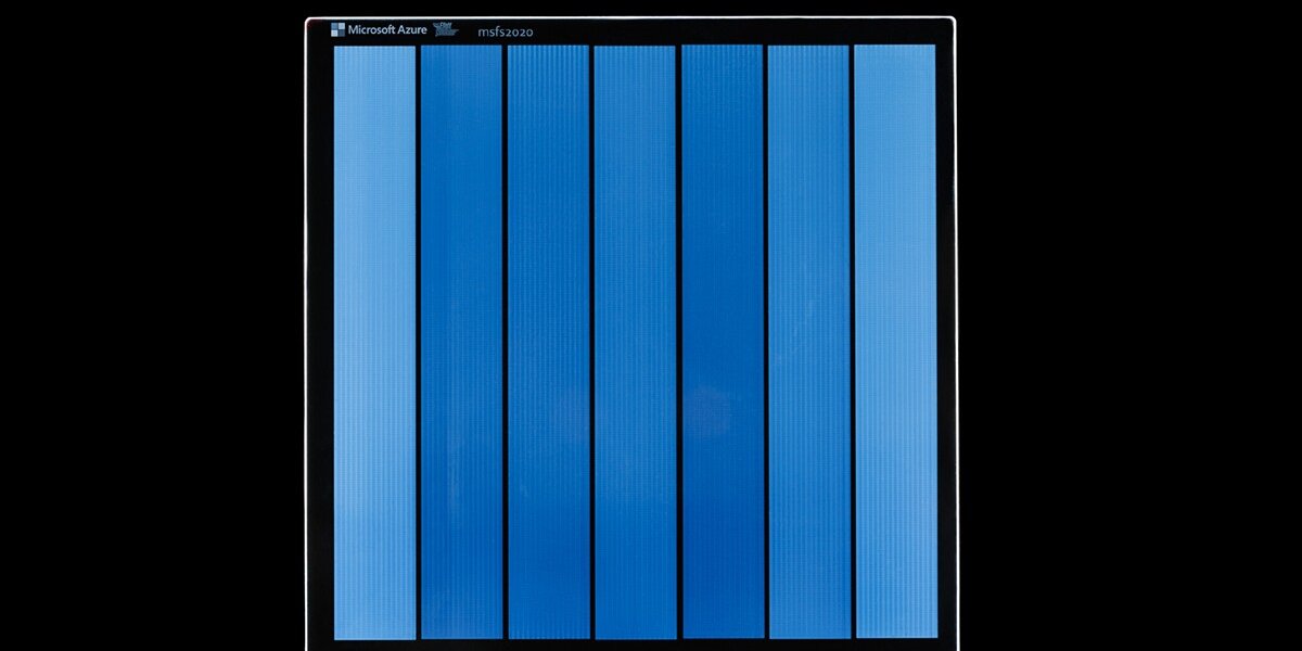 Tehnologia Microsoft pentru stocarea datelor pe o perioadă de 10.000 de ani funcționează acum și cu sticlărie de bucătărie